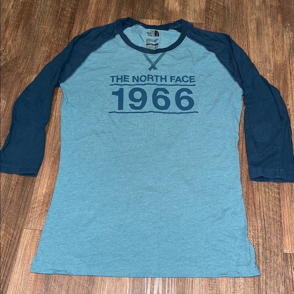North Face baseball tee size L